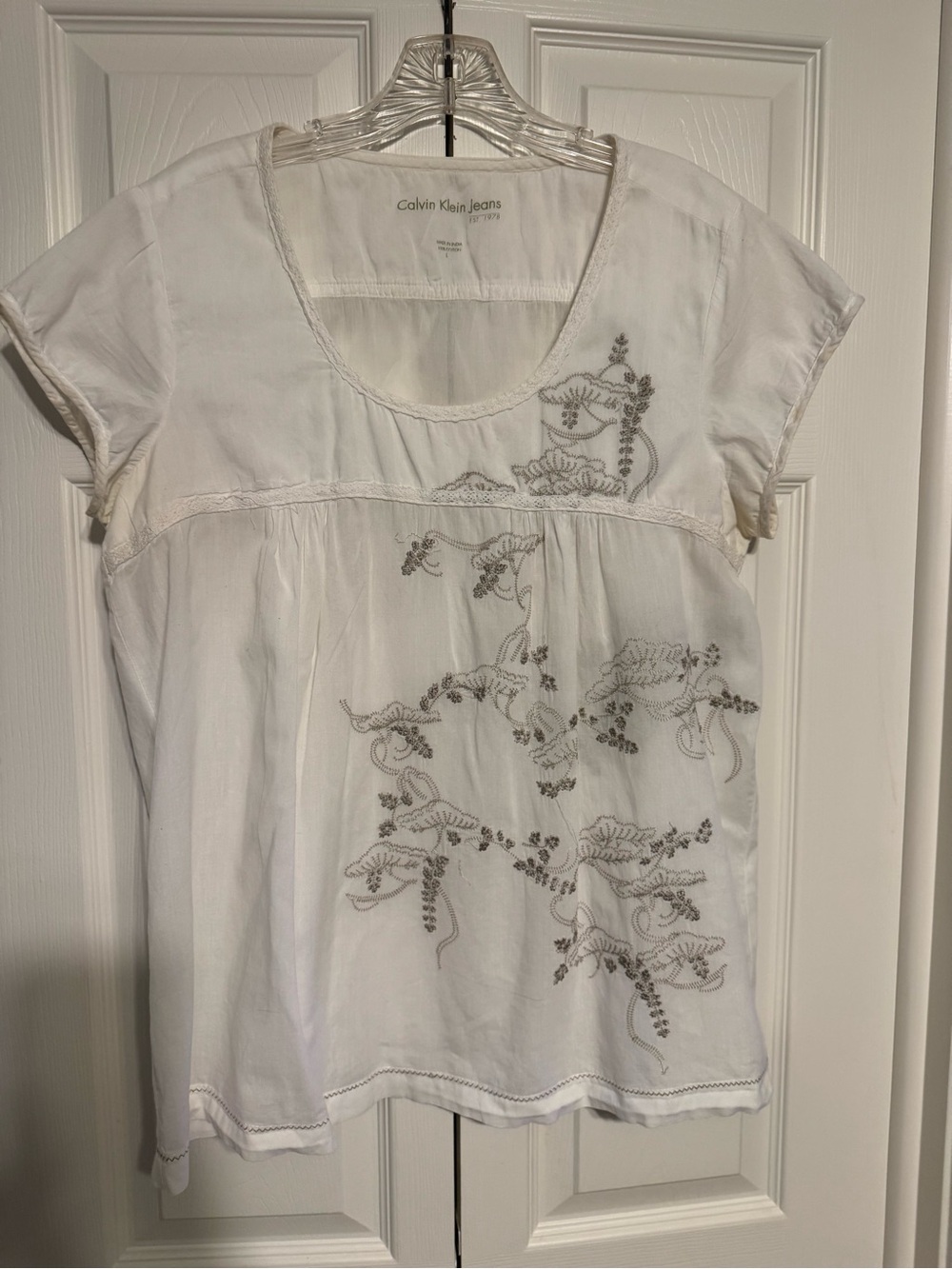Calvin Klein Jeans White Scoop-Neck Embroidered Cap Sleeve Top